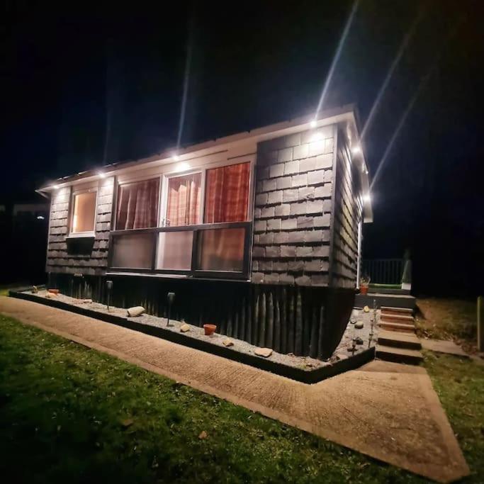 Cosy Hideaway Lodge In Glan Gwna Caeathro ภายนอก รูปภาพ